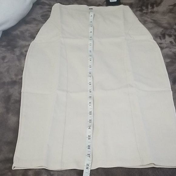 Fashion Nova Beige high waist skirt - Picture 5 of 8